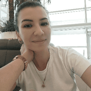 Leyli J***********