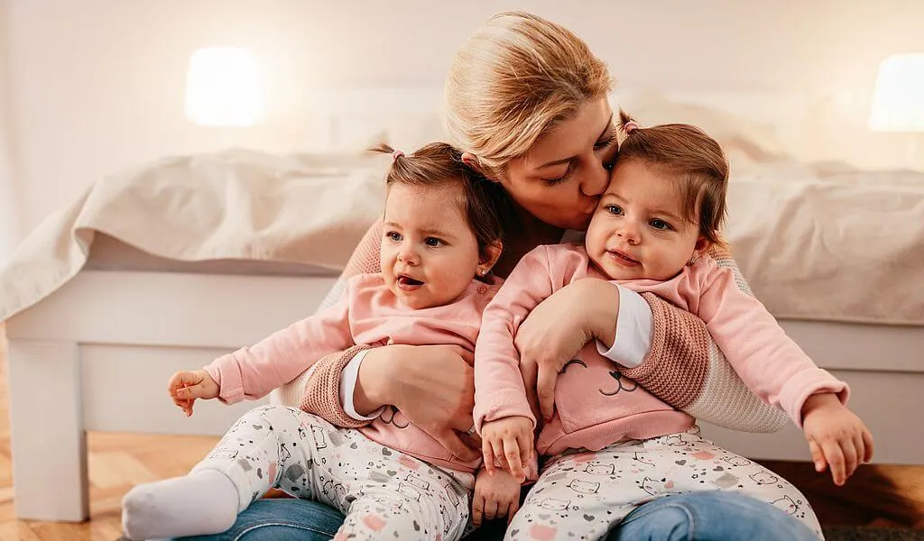 İkiz Bebek Bakıcısı